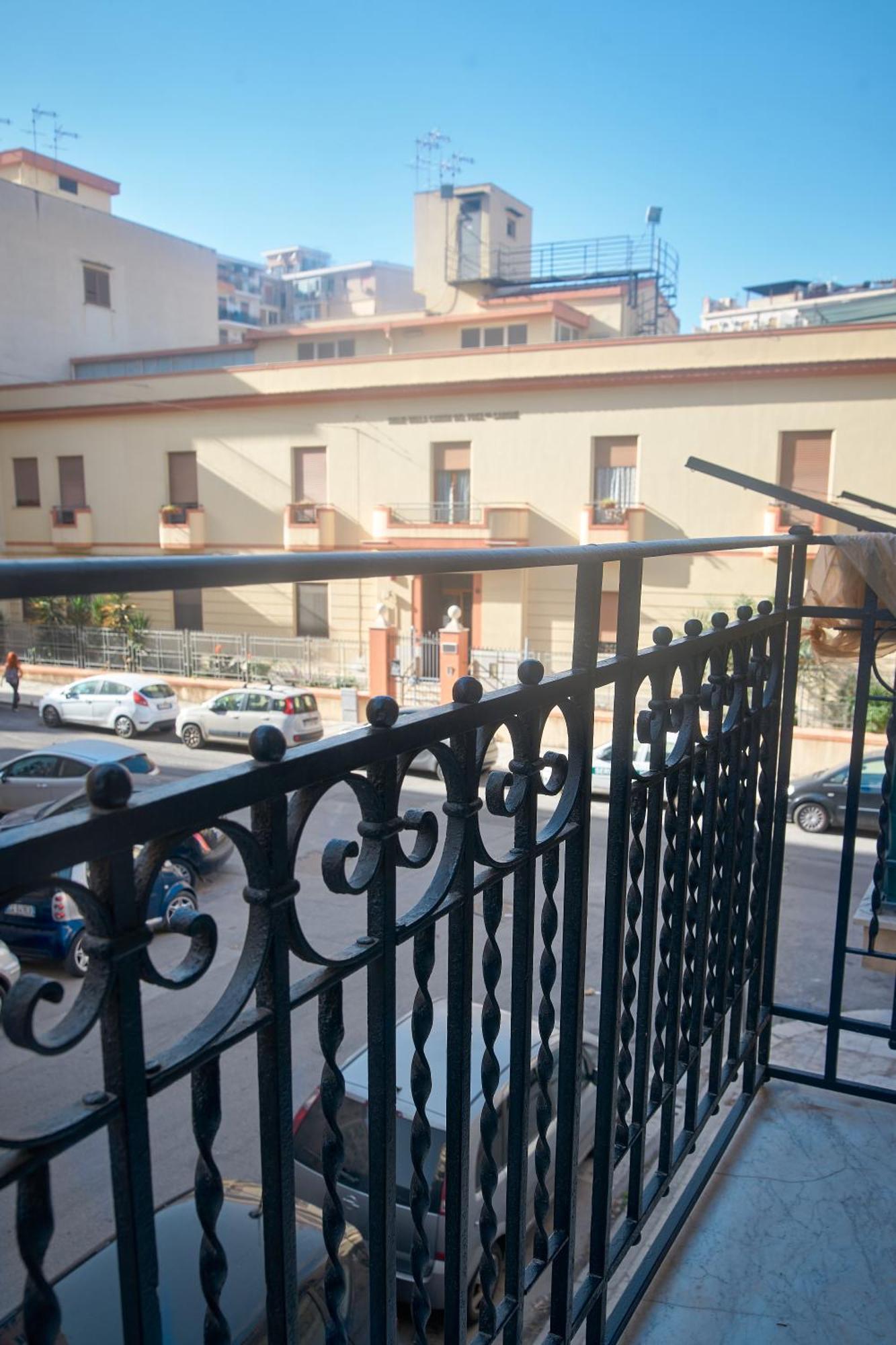 D'Aragona Guest House Palermo Bagian luar foto